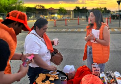 Andrea García visita a trabajadores de la Maquiladora, les recuerda que MC es el único partido que va en serio por una jornada digna