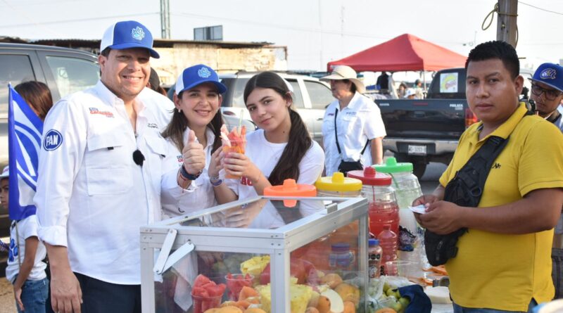 Los tianguistas quieren un cambio de gobierno, van con Luis “Cachorro” Cantú