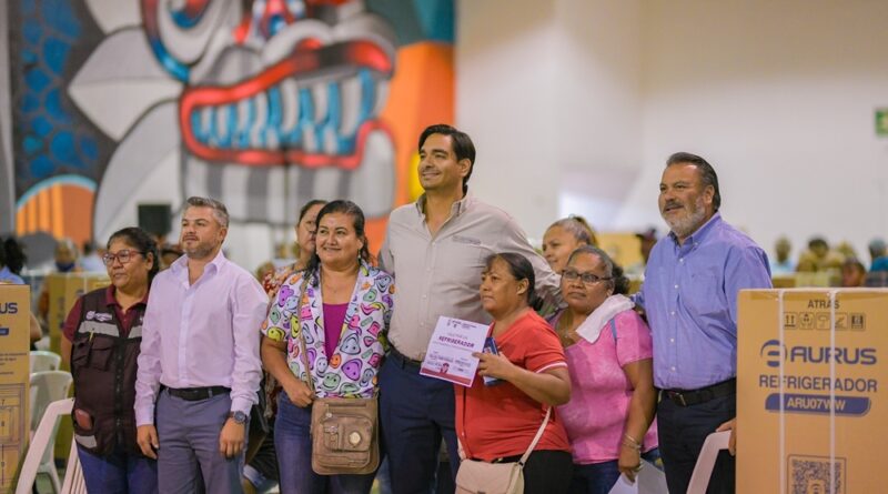Entregó Carlos Peña Ortiz refrigeradores gratuitos a familias reynosenses
