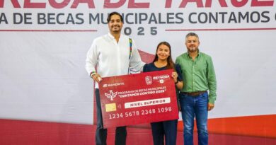 Entregó Alcalde de Reynosa Tarjetas de Becas para Universitarios