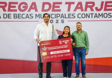 Entregó Alcalde de Reynosa Tarjetas de Becas para Universitarios
