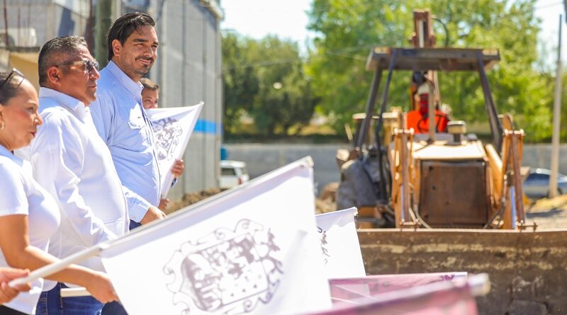 Da Alcalde Carlos Peña Ortiz arranque a obra de pavimentación