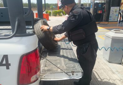Guardia Estatal apoya a viajeros ante falla de neumático