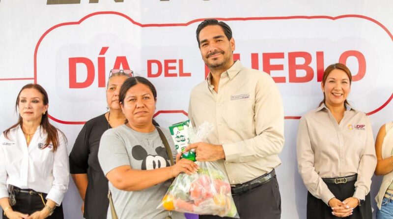 Encabezó Alcalde Carlos Peña Ortiz la Brigada DIF en la colonia Fuentes del Valle