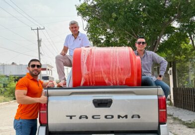 Juan Carlos Zertuche entrega tinacos en colonias de Reynosa; ciudadanos agradecen el apoyo Juan Carlos Zertuche entrega tinacos en colonias de Reynosa; ciudadanos agradecen el apoyo