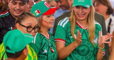 Convivió la senadora Maki Ortiz con aficionados al Futbol en transmisión de juego mundialista Convivió la senadora Maki Ortiz con aficionados al Futbol en transmisión de juego mundialista