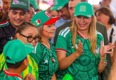Convivió la senadora Maki Ortiz con aficionados al Futbol en transmisión de juego mundialista Convivió la senadora Maki Ortiz con aficionados al Futbol en transmisión de juego mundialista