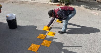 Mejora Gobierno de Carlos Peña Ortiz seguridad vial con instalación de boyas de tráfico Mejora Gobierno de Carlos Peña Ortiz seguridad vial con instalación de boyas de tráfico