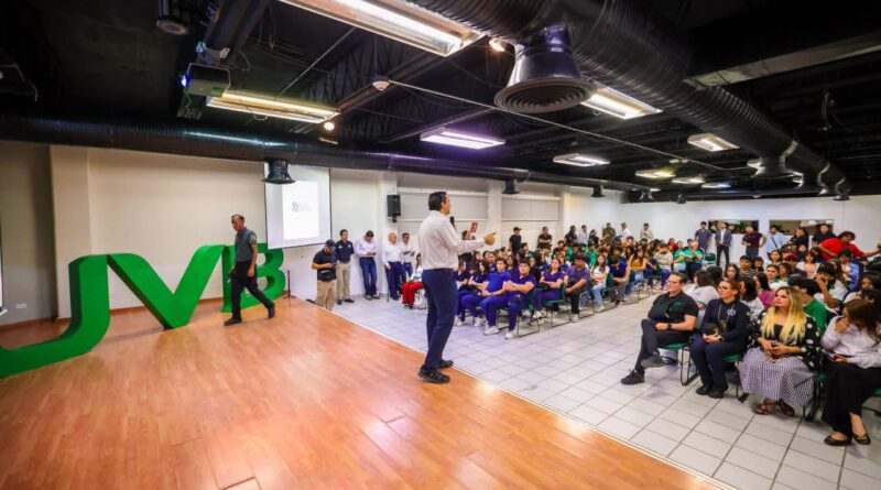 Dialogó Carlos Peña Ortiz con estudiantes de la Universidad Valle del Bravo con «Acción y Conciencia» Dialogó Carlos Peña Ortiz con estudiantes de la Universidad Valle del Bravo con «Acción y Conciencia»