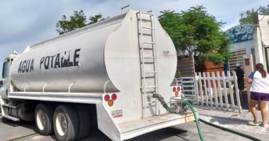 Realiza COMAPA reparto de agua potable mediante camiones cisterna Realiza COMAPA reparto de agua potable mediante camiones cisterna