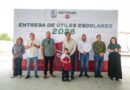 Entregó Carlos Peña Ortiz mochilas a estudiantes de la Primaria Lucio Blanco en Pirámides