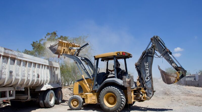 Vecinos de Hacienda del Sol agradecen al alcalde Carlos Peña y al Arqui Eduardo López atención eficaz en el sector Vecinos de Hacienda del Sol agradecen al alcalde Carlos Peña y al Arqui Eduardo López atención eficaz en el sector