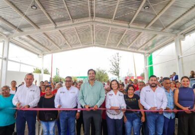 Entregó Carlos Peña Ortiz nueva techumbre a estudiantes y maestros del IRCA Jarachina Entregó Carlos Peña Ortiz nueva techumbre a estudiantes y maestros del IRCA Jarachina