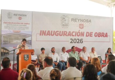 !El Alcalde si cumple! Reconocen alumnos de la Secundaria 15 a Carlos Peña Ortiz por techumbre. !El Alcalde si cumple! Reconocen alumnos de la Secundaria 15 a Carlos Peña Ortiz por techumbre.